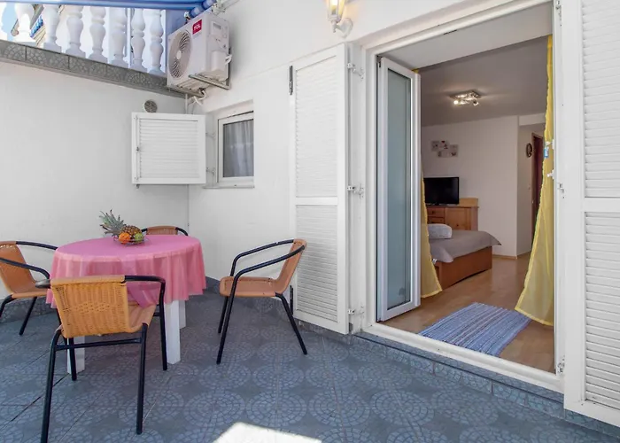 Apartman Lovely In With Wifi Jadranovo